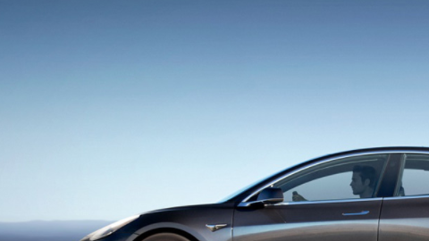 El Tesla Model 3 es un ejemplo de energía limpia.