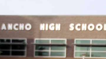 Sebastian Crawford podrá ir a la universidad tras sufrir una dura infancia.