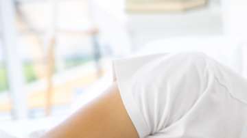 Aunque para dormir es incómodo, la cucharita es infalible para despertar el deseo.