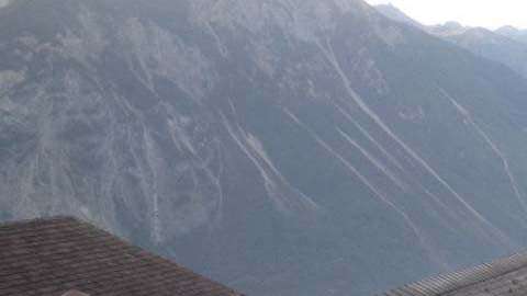 Vista de las montañas en Albinen, Suiza.