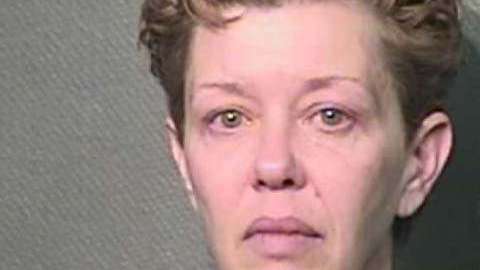 Johnson enfrenta cargos por hacerse pasar por la amante de su marido.