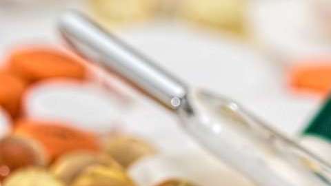 Recetar medicamentos no probados para ciertas afecciones no es un delito.