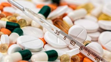 Recetar medicamentos no probados para ciertas afecciones no es un delito.