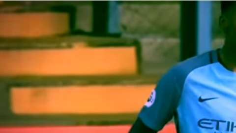 Tosin Adarabioyo juega para las reservas del Manchester City