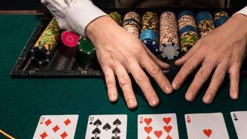 La incertidumbre es un elemento clave tanto en el póker como en la vida real, dice la experta.