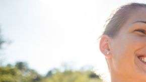 Sonreír ofrece un positivo efecto dominó que se extiende por todo el cuerpo.