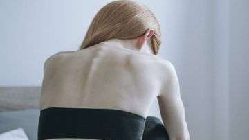 La gente con trastornos alimentarios pueden volverse muy herméticos en su afán por ocultar la dimensión de su problema.