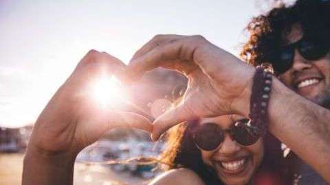 El amor es un sentimiento complejo que abarca una amplia gama de sensaciones.