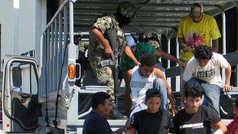 Algunos fueron localizados en camiones.