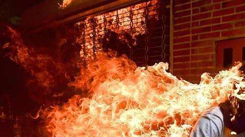 Una imagen del fotógrafo Romaldo Schemidt durante las protestas en Venezuela en 2017 fue nominada al World Press Photo