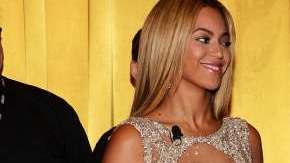 Beyoncé junto a Oprah Winfrey.