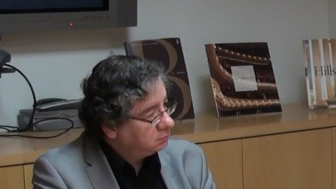 JB Pritzker, precandidato demócrata a la gobernatura de Illinois, visitó La Raza y charló con su director general, Jesús Del Toro, sobre su plataforma política. (La Raza)