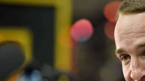 Peyton Manning, ya retirado del profesionalismo, diversifica sus apariciones.