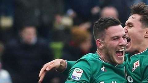 El jugador de la Fiorentina Jordan Veretout celebra su gol olímpico ante el Bologna. Foto: EFE/EPA/GIORGIO BENVENUTI