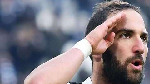 El jugador de la Juventus Gonzalo Higuain celebra su triplete ante el Sassuolo. (Foto: EFE/EPA/ALESSANDRO DI MARCO)