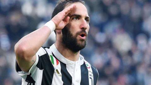 El jugador de la Juventus Gonzalo Higuain celebra su triplete ante el Sassuolo. (Foto: EFE/EPA/ALESSANDRO DI MARCO)