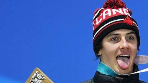 El ganador del bronce en el Snowboard Slopestyle de PyeongChang 2018 Mark McMorris de Canadá. (Foto: EFE/EPA/VASSIL DONEV)
