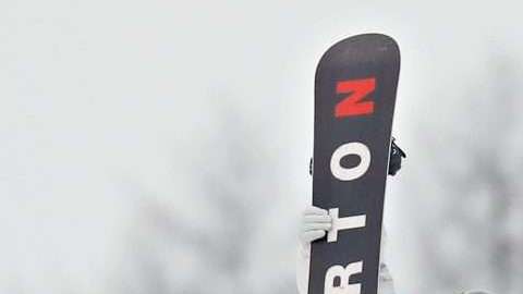 El estadounidense Shaun White impuso el peso de su leyenda en el Snowboard Halfpipe de PyeongChang 2018. (EFE/EPA/SERGEI ILNITSKY)