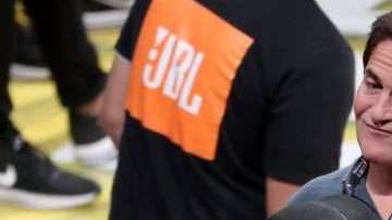 El dueño de los Dallas Mavericks Mark Cuban vuelve a retar a la NBA con sus declaraciones. (Foto: EFE/EPA/ANDREW GOMBERT)