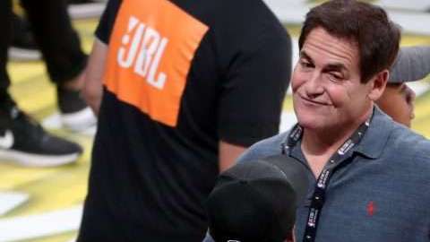 El dueño de los Dallas Mavericks Mark Cuban vuelve a retar a la NBA con sus declaraciones. (Foto: EFE/EPA/ANDREW GOMBERT)