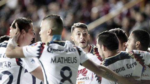 Jugadores del América celebran el triunfo ante Saprissa en partido de Concachampions. (Foto: EFE/Jeffrey Arguedas).