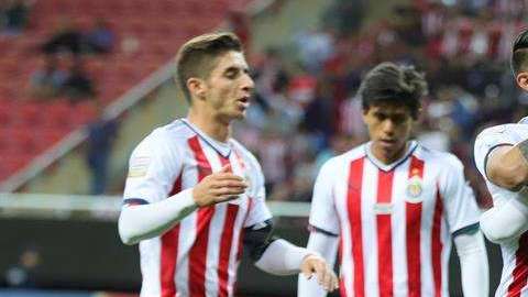 Jugadores de Chivas celebran un gol contra Cibao en partido de la Liga de Campeones de la Concacaf. (Foto: EFE/Carlos Zepeda)