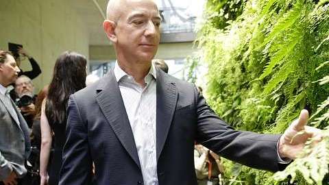 Jeff Bezos, fundador de Amazon, durante la inauguración de Las Esferas.