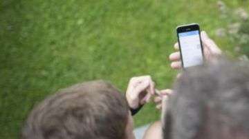 Según algunos estudios, los teléfonos afectan a la calidad de nuestras conversaciones.