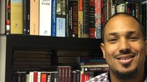 El profesor Ted Thornhill ha recibido amenazas por dictar este curso.