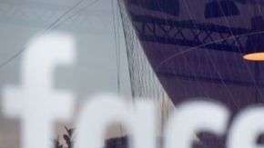 Hay más de 7.000 personas que revisan el contenido en Facebook.