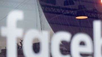 Hay más de 7.000 personas que revisan el contenido en Facebook.