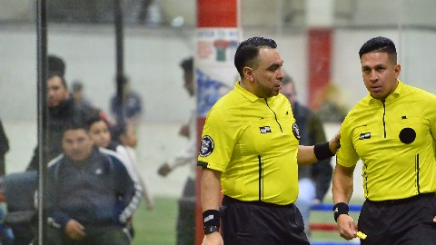 Edmundo Ramírez y Leo Zúñiga son árbitros en la Liga Latinoamericana. (Javier Quiroz / La Raza)