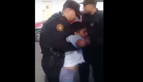 El niño fue detenido en el estacionamiento de “Mi Tienda del Ahorro”.