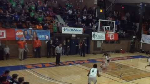 Blake Peters logró un enceste de un lado a otro en dos segundos