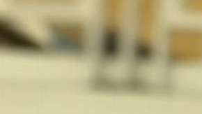 Adolescentes de un área de bajos ingresos de Boston seleccionando los vestidos donados por el proyecto ‘Believe in Yourself’.