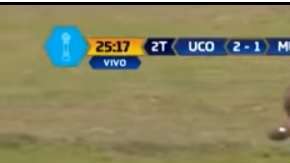 Ambos jugadores se dieron un curioso beso, después de un pleito