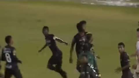 Una bronca se desató entre  Independiente del Valle y River Plate de Uruguay