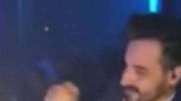 No pudo cargar la botella y se le cayó. Foto Especial