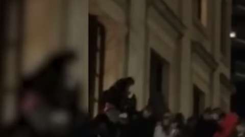 La estructura de un hotel en Philadelphia no soportó el pero de los fanáticos