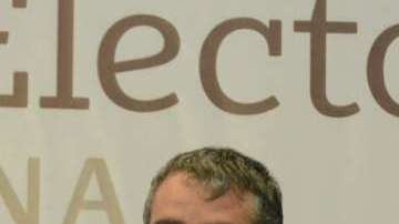 Los consejeros electorales Yuri Beltrán y Carolina del Ángel promueven el voto de mexicanos en el extranjero.