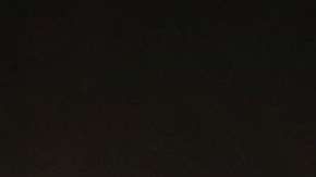 Un grupo de inmigrantes indocumentados espera abrodar un avión que los llevará de regreso a su país.