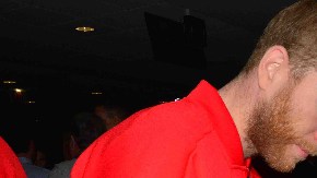 Chicago Fire hizo la presentación oficial del equipo, en la foto Michael de Leeuw firma una bufanda. (Javier Quiroz / La Raza)