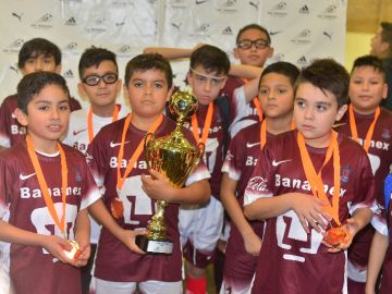 El torneo de invierno 2017-2018 de la Liga San Francisco concluyó la semana pasada con la premiación de los niños campeones. (Javier Quiroz / La Raza)