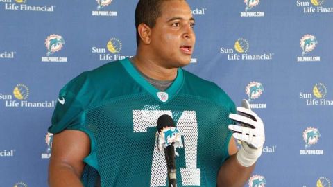 Jonathan Martin exjugador de los Miami Dolphins que dejó el profesionalismo por un caso de bullying. (Foto: Joel Auerbach/Getty Images)