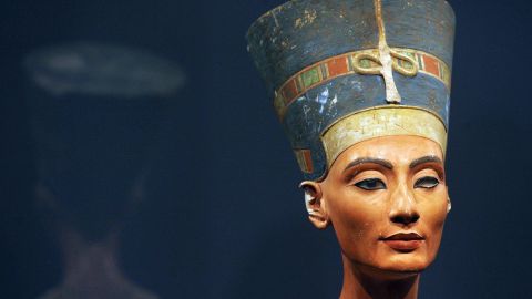 Muchos enfurecieron por el color de piel del busto de Nefertiti.