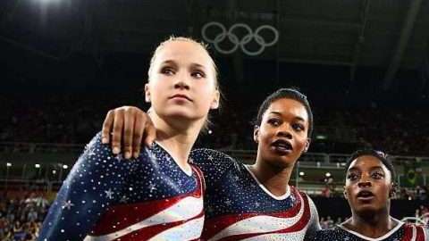Madison Kocian, Gabrielle Douglas, Simone Biles, Alexandra Raisman y Lauren Hernandez del equipo de gimnasia de EEUU. (Foto: Laurence Griffiths/Getty Images)