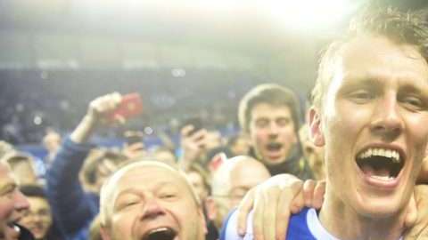 Dan Burn del Wigan Athletic celebra el triunfo sobre el Manchester City en la FA Cup.  (Foto: Michael Regan/Getty Images)
