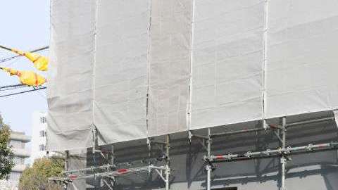 Autoridades japonesas en el sitio del hallazgo de la cabeza.  JIJI PRESS/AFP/Getty Images