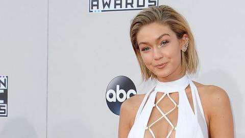 Gigi ha adelgazado considerablemente como consecuencia de su tratamiento médico.