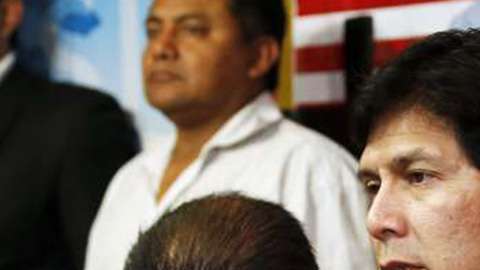 El latino Kevin de Leon recibió más votos para el senado federal de los activistas demócratas que la titular Diane Feinstein, aunque lo que decide el partido no siempre coincide con lo que deciden los votantes (Foto: archivo)